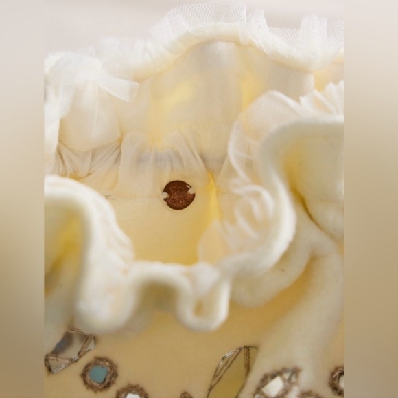 Free People Cute Tassel Sac...Cute Wristlet / Gift Sac  NWT Cream - Picture 2 of 3